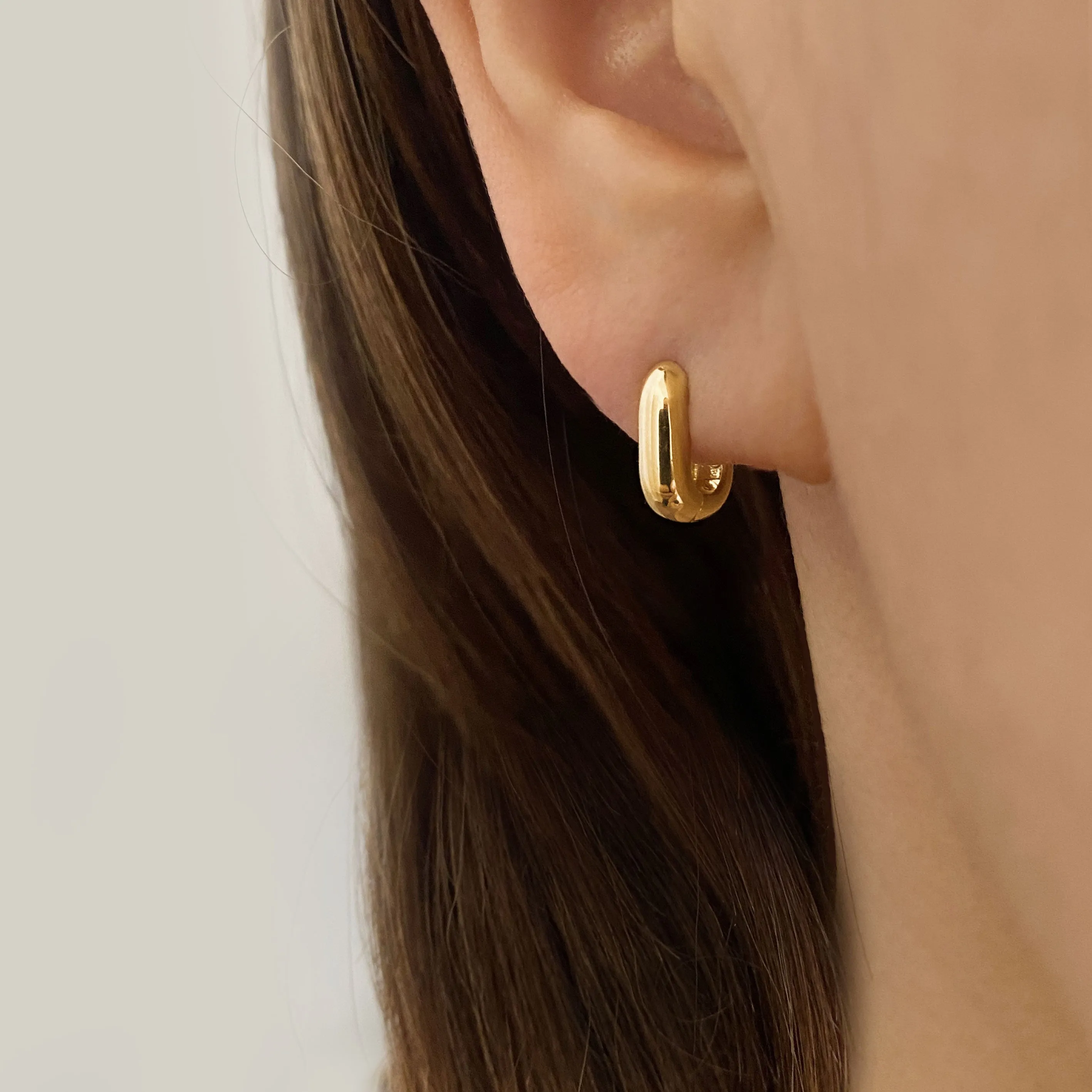 14k Solid Gold Small Bold Oval Hoop Earring