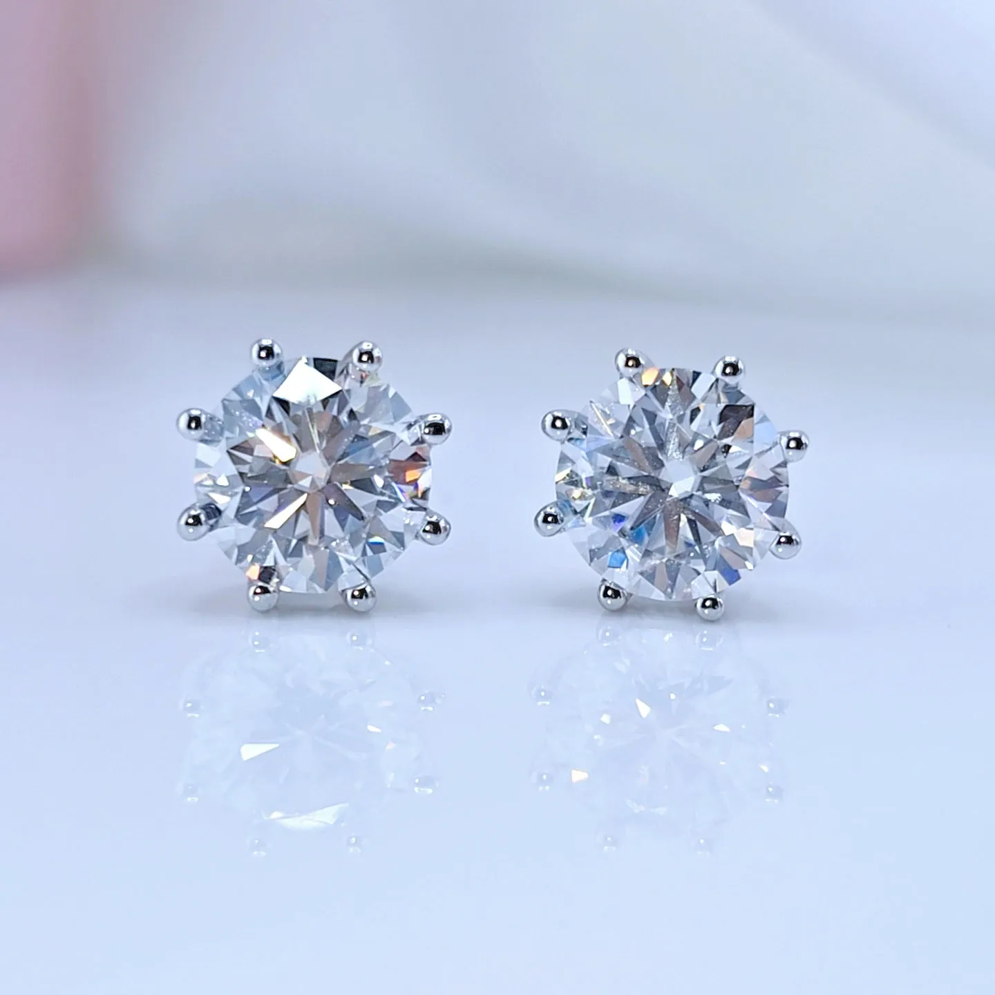2.0 Ct Round Cut Diamond Stud Earrings
