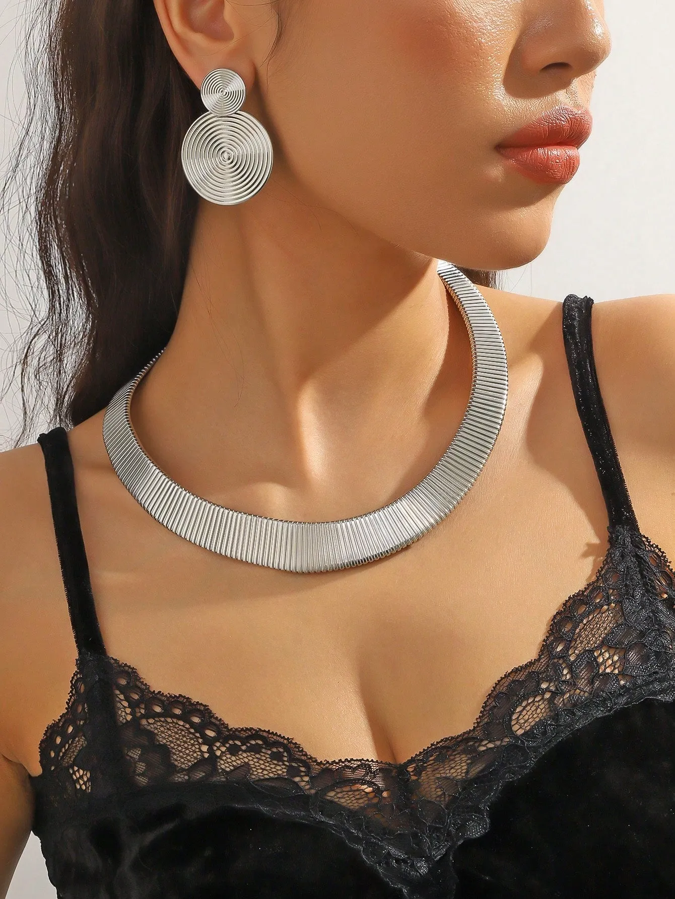 3pcs/Set Luxurious Metal Style Adjustable Collar Necklace & Metal Earrings & Neck Chain