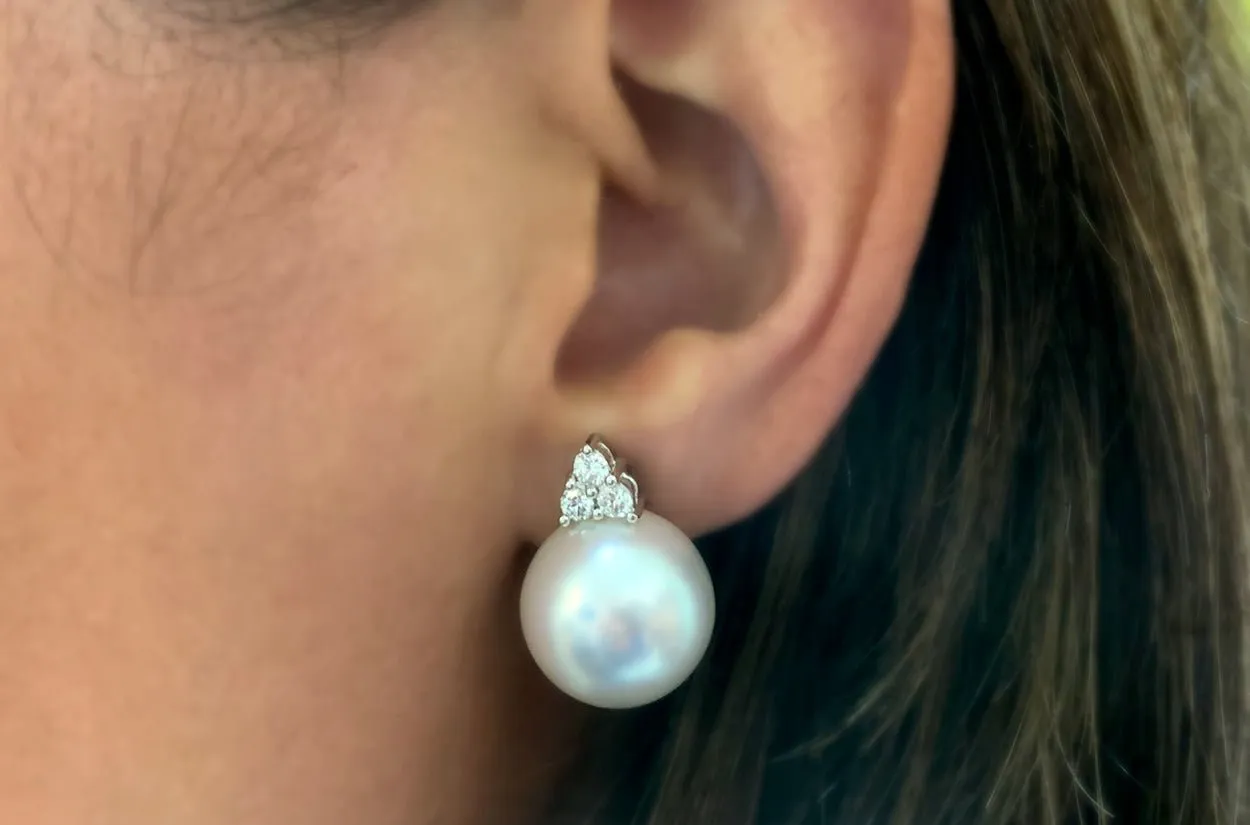 Earrings 18kt Gold South Sea Pearls 15mm & Diamonds
