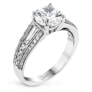 Engagement Ring in 18k Gold with Diamonds