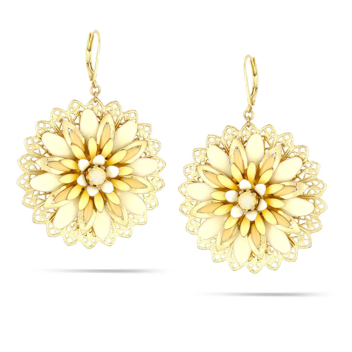 GOLD CREAM WHITE FLOWER DISC EARRINGS #233BG3501 (10E1)