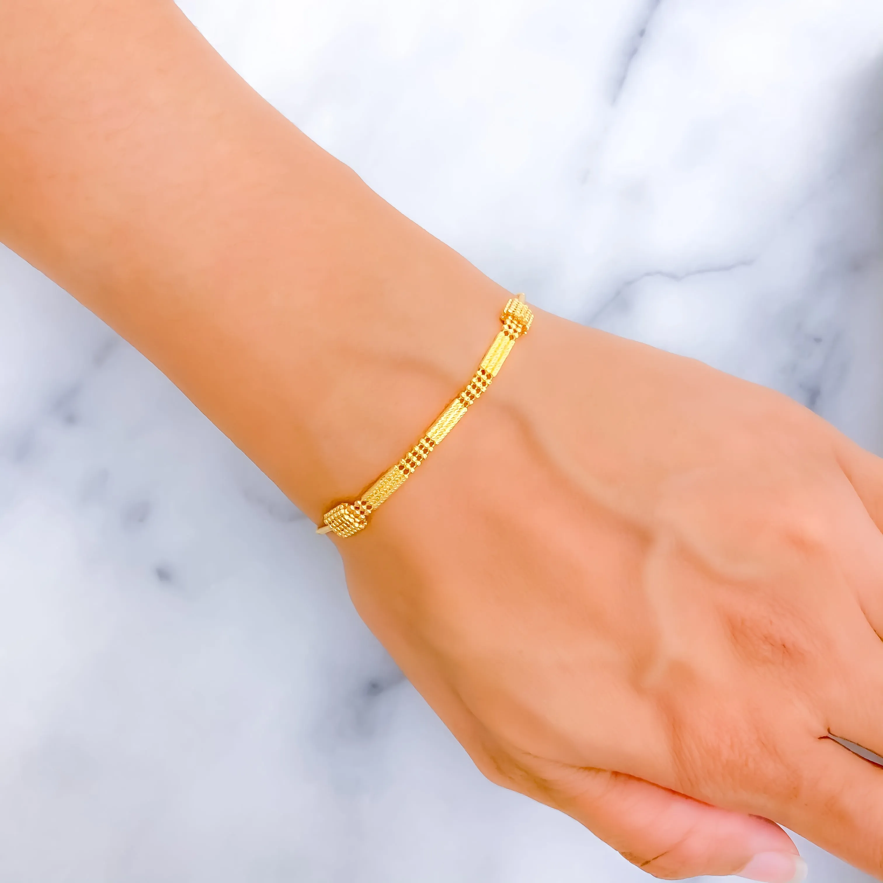 Graceful Jazzy 22K Gold Bracelet