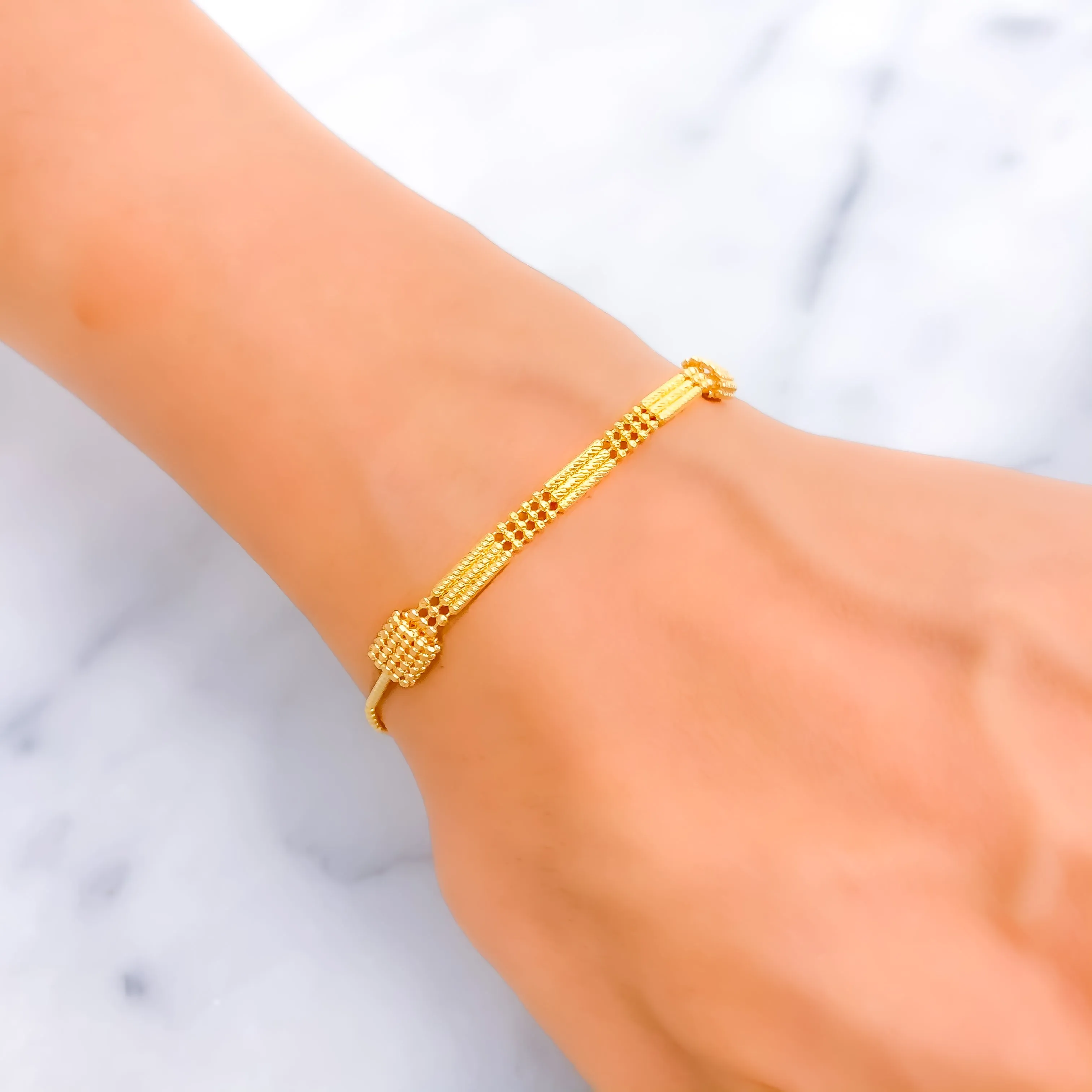 Graceful Jazzy 22K Gold Bracelet