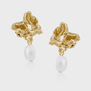 GRETA PEARL EARRING
