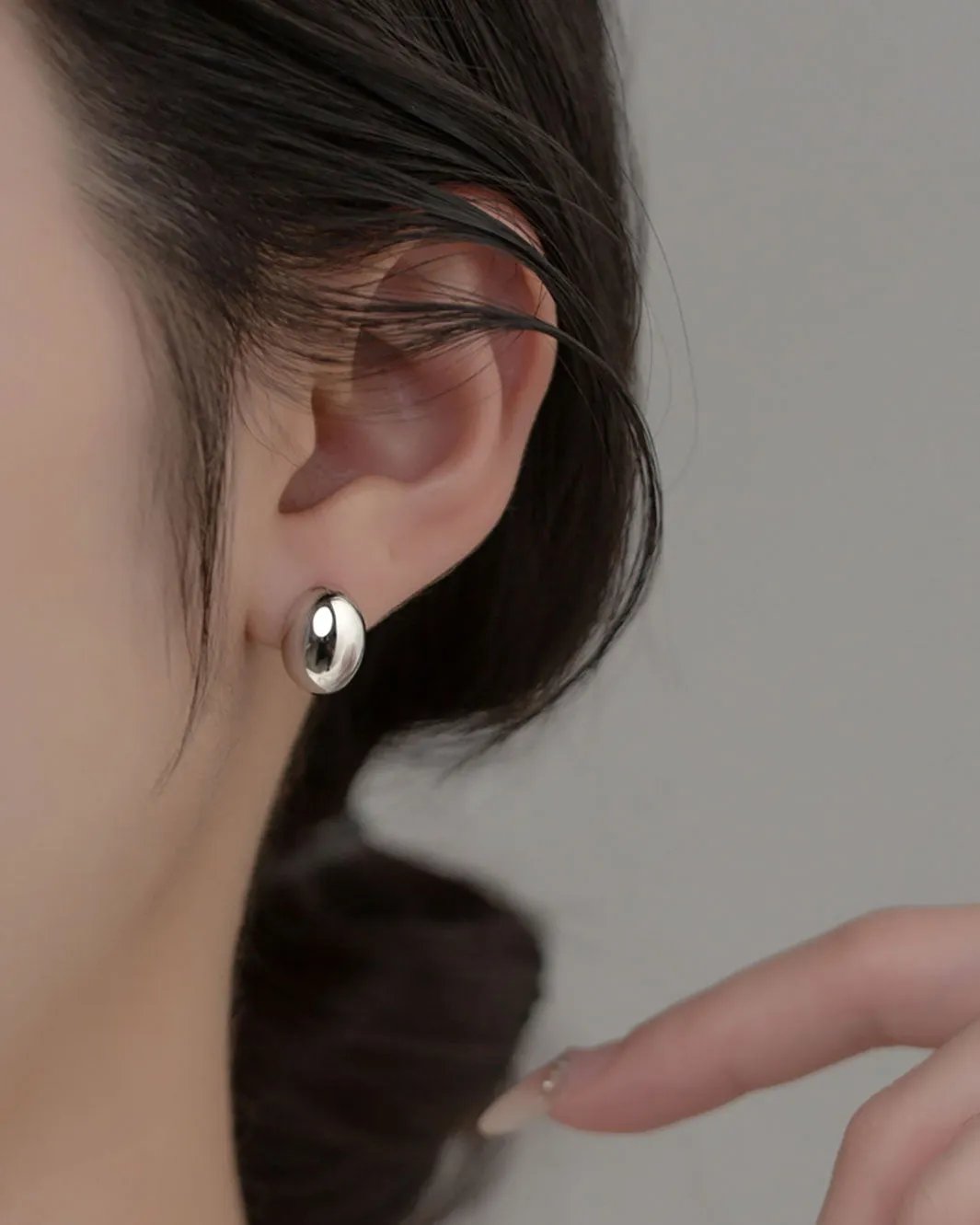 Ivanna Oval Dome Stud Earrings