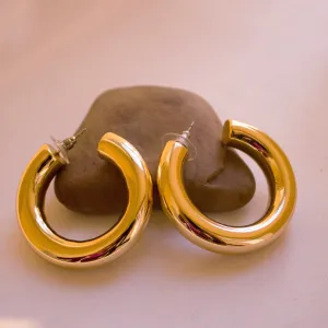 Jacqui' Hoop Earrings