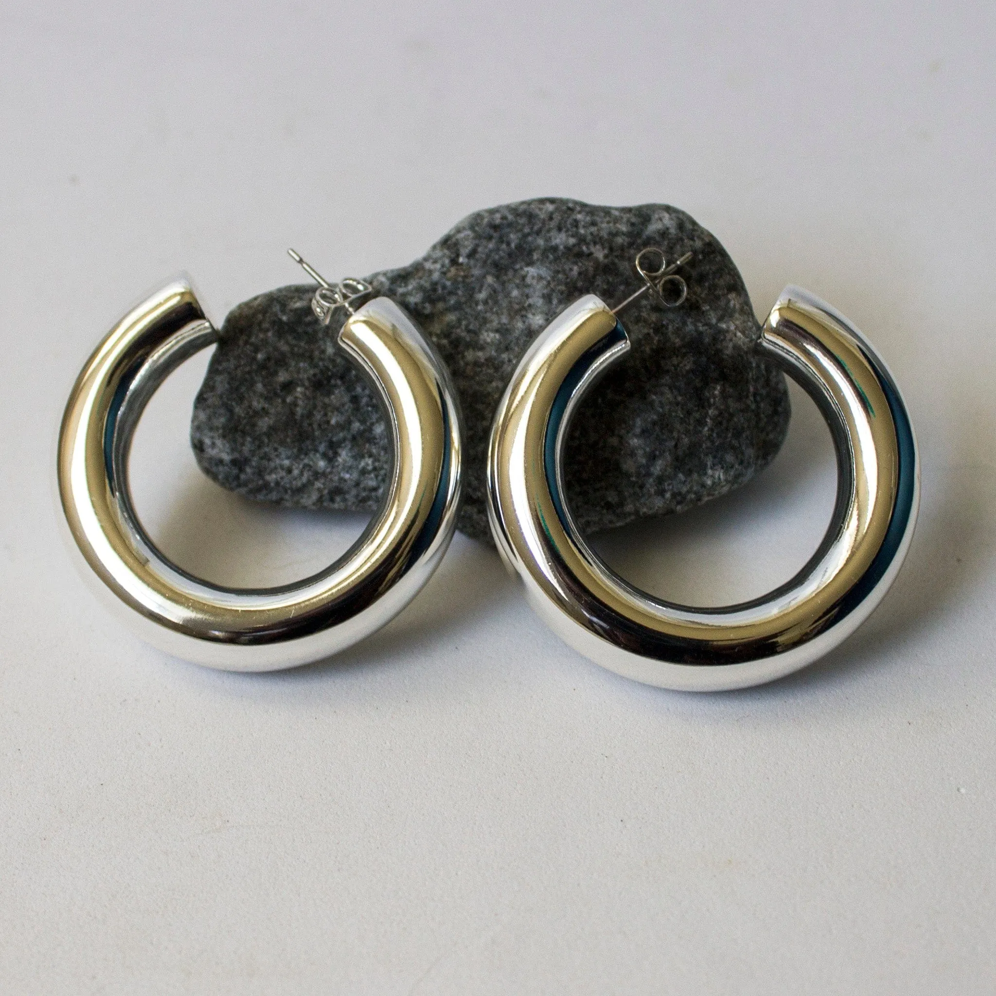 Jacqui' Hoop Earrings