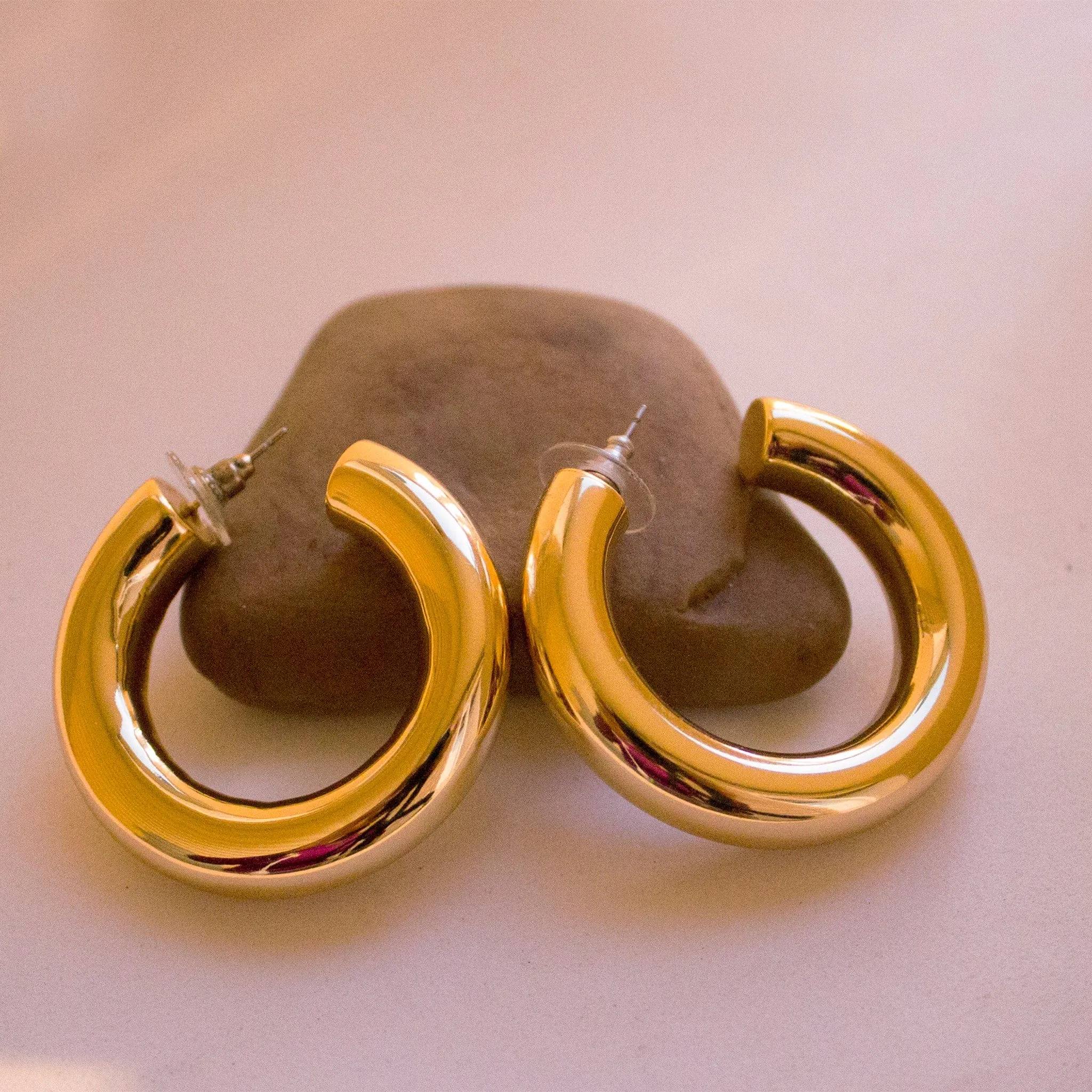 Jacqui' Hoop Earrings