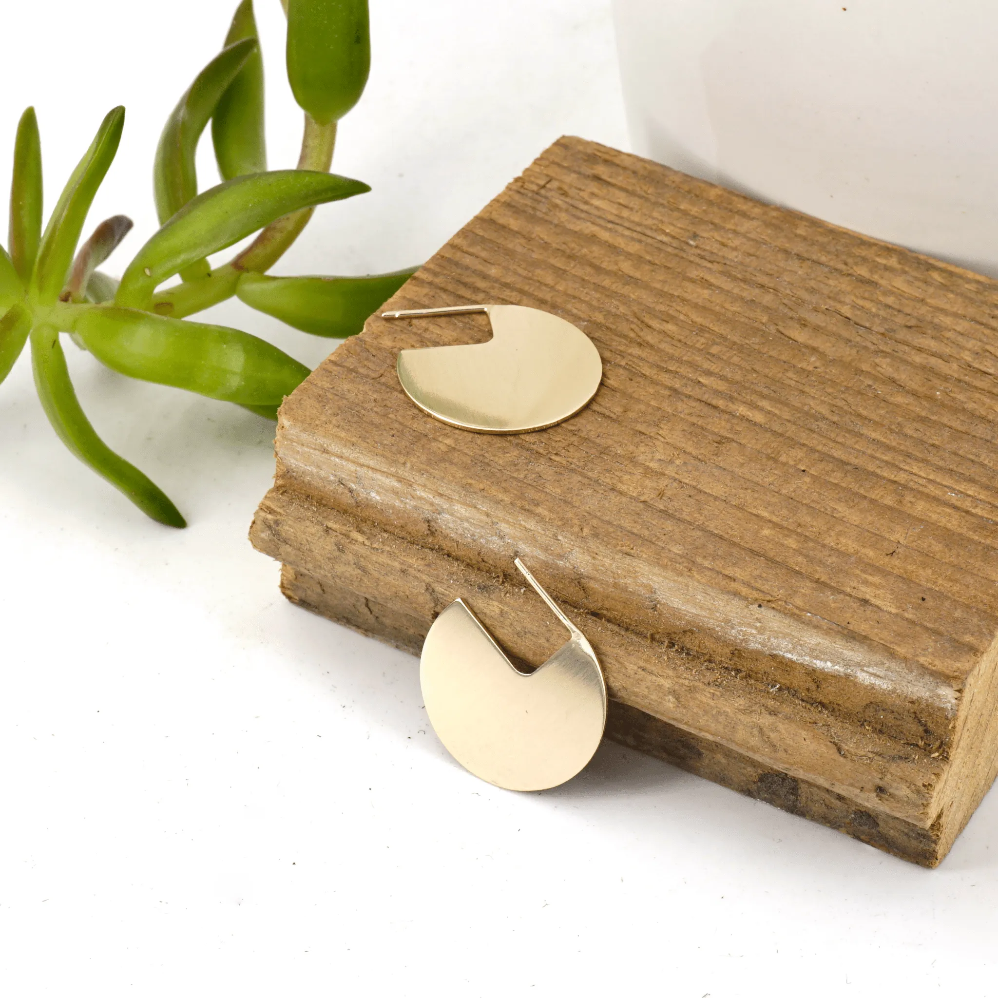 Large Circle Stud Earrings: Attention-Grabbing Statement Pieces 0286