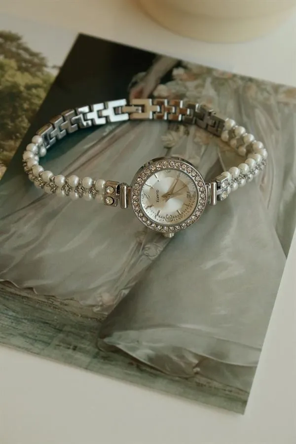 <tc>Montre bracelet en métal argenté avec perles, cadran rond, modèle 13</tc>