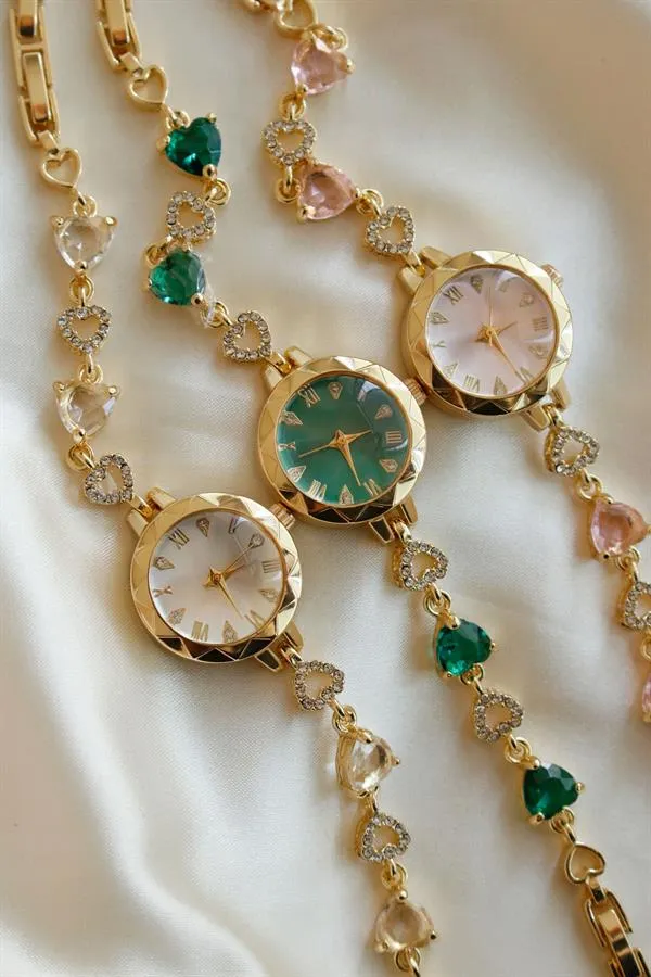 <tc>Montre pour femme Heart Haki avec détails en pierres.</tc>