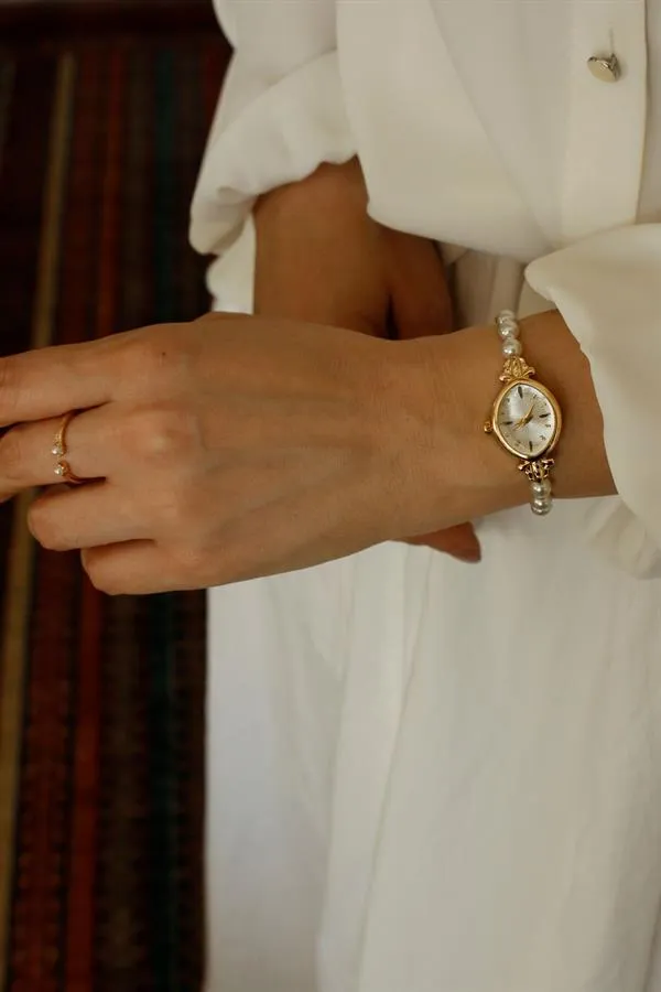 <tc>Montre pour femme Pearl Gold Metal, avec perles, cadran doré.</tc>
