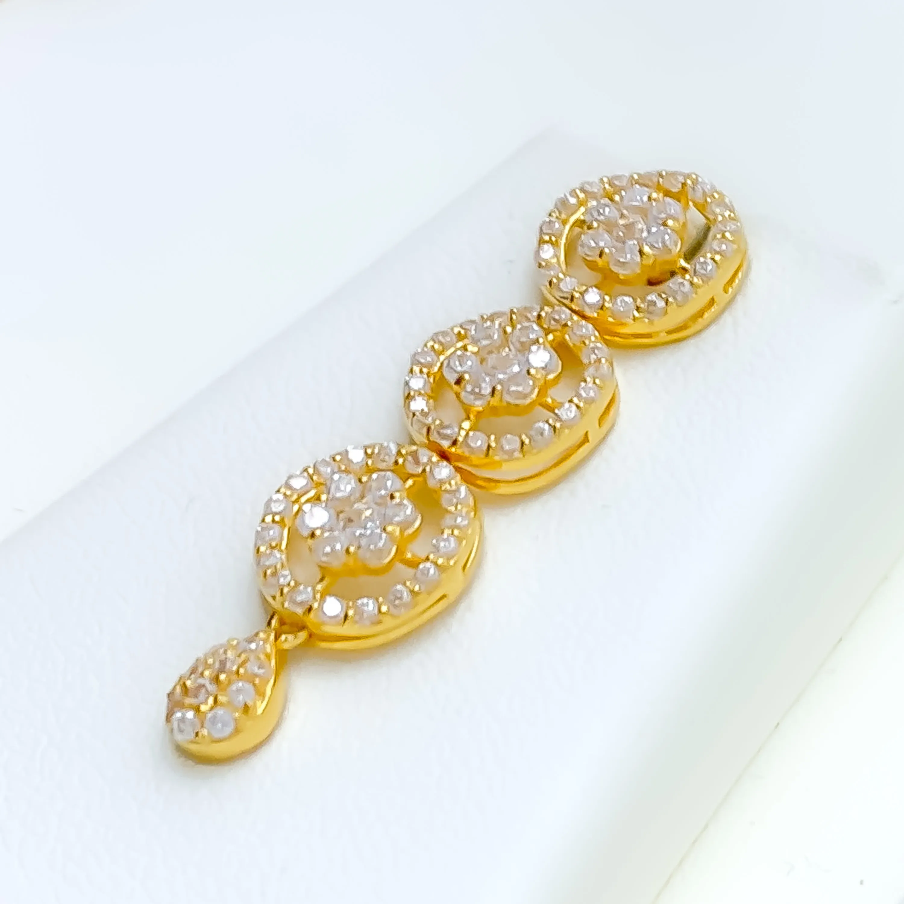 Luxurious Alluring 22k Gold Modish Floral CZ Necklace Set