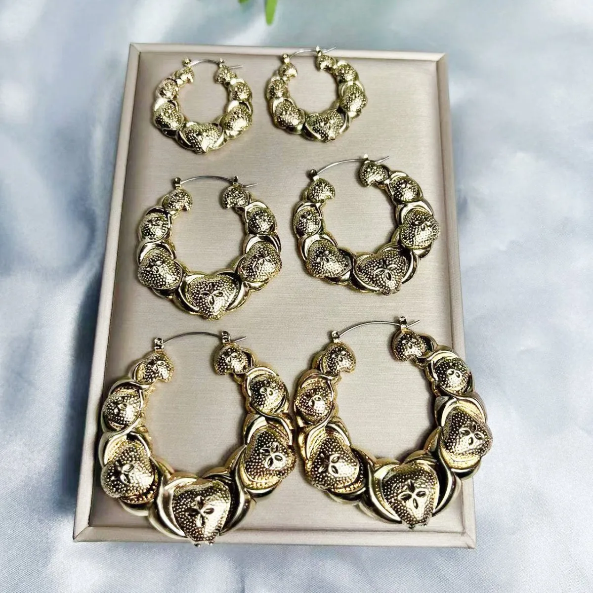 Luxurious Gold Heart Hoop Earrings Set -  Statement Jewelry For Any Occasion