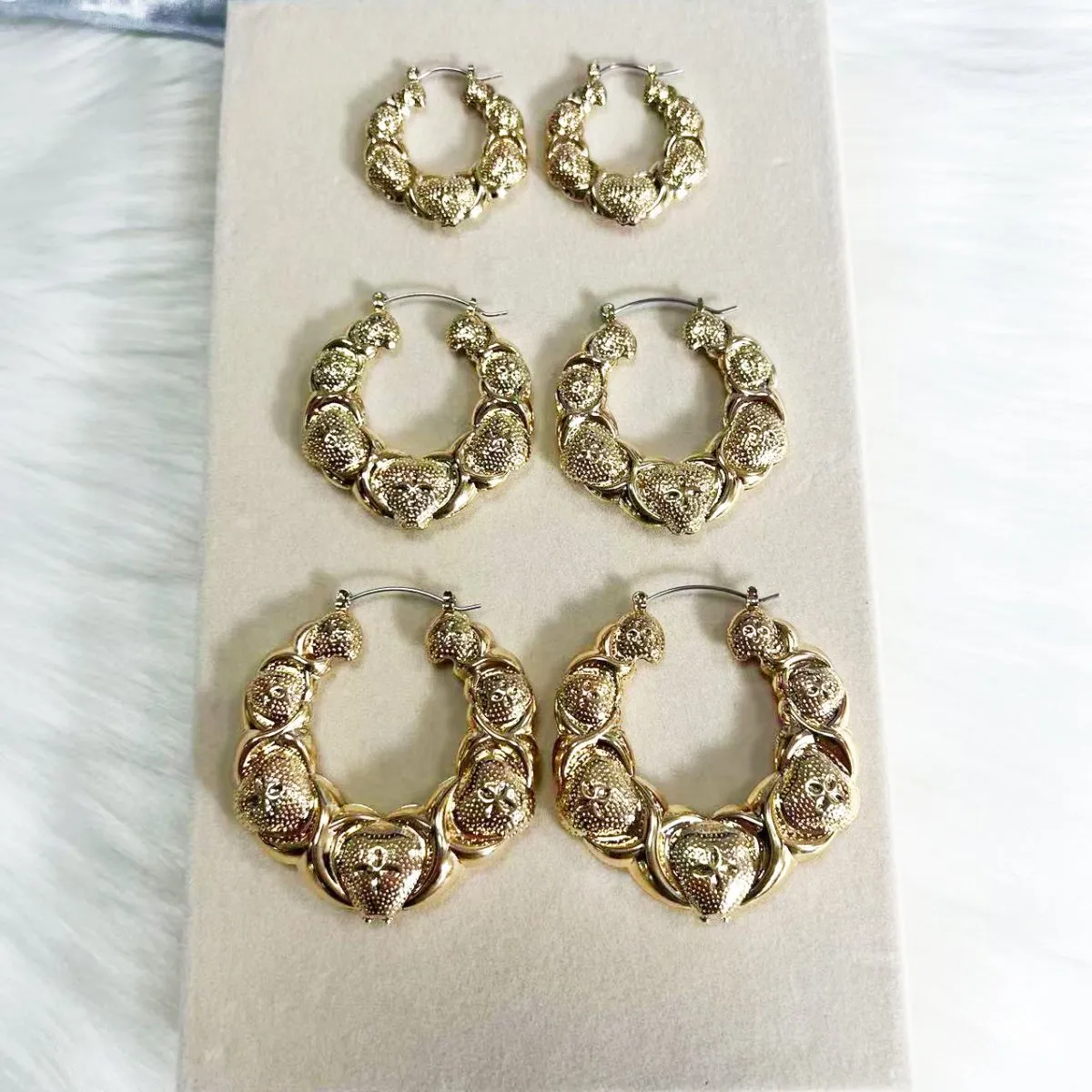 Luxurious Gold Heart Hoop Earrings Set -  Statement Jewelry For Any Occasion