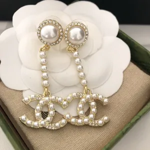 Luxurious pearl dangle earrings