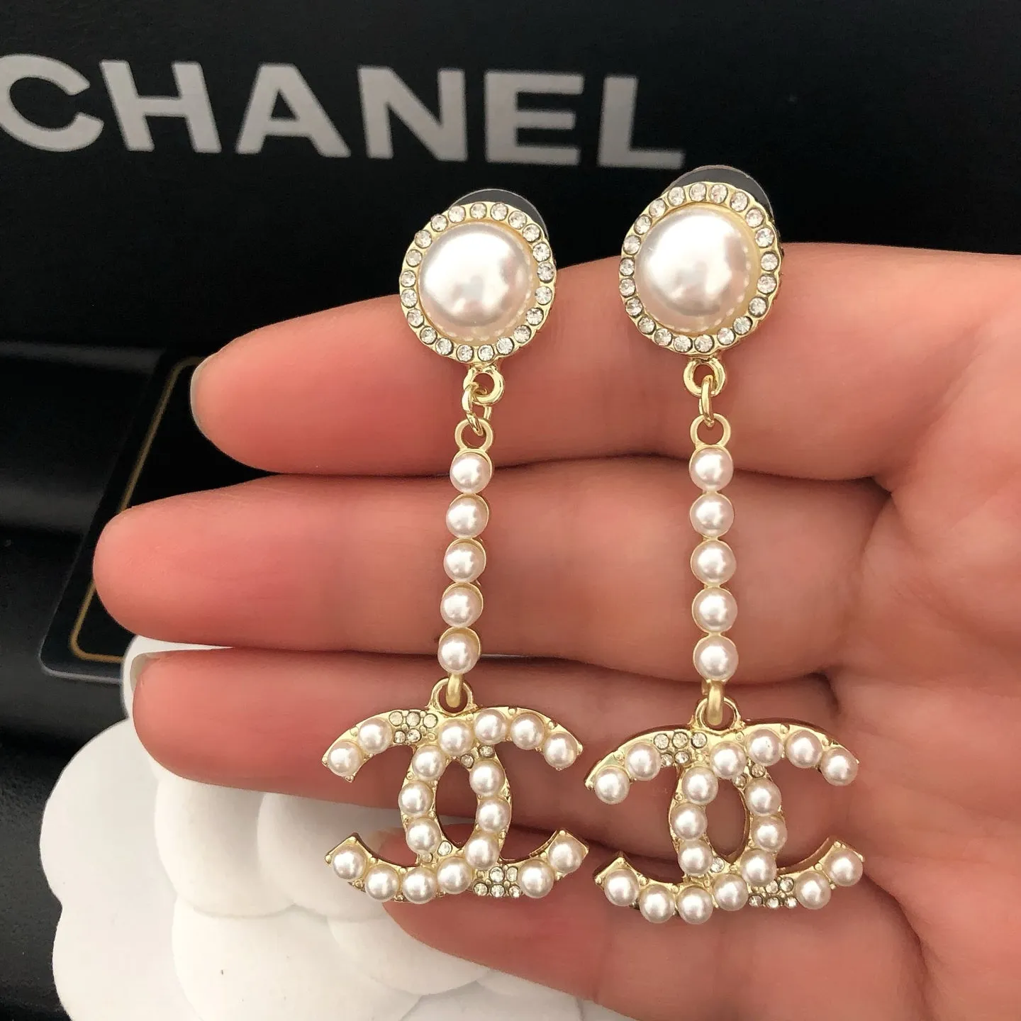 Luxurious pearl dangle earrings