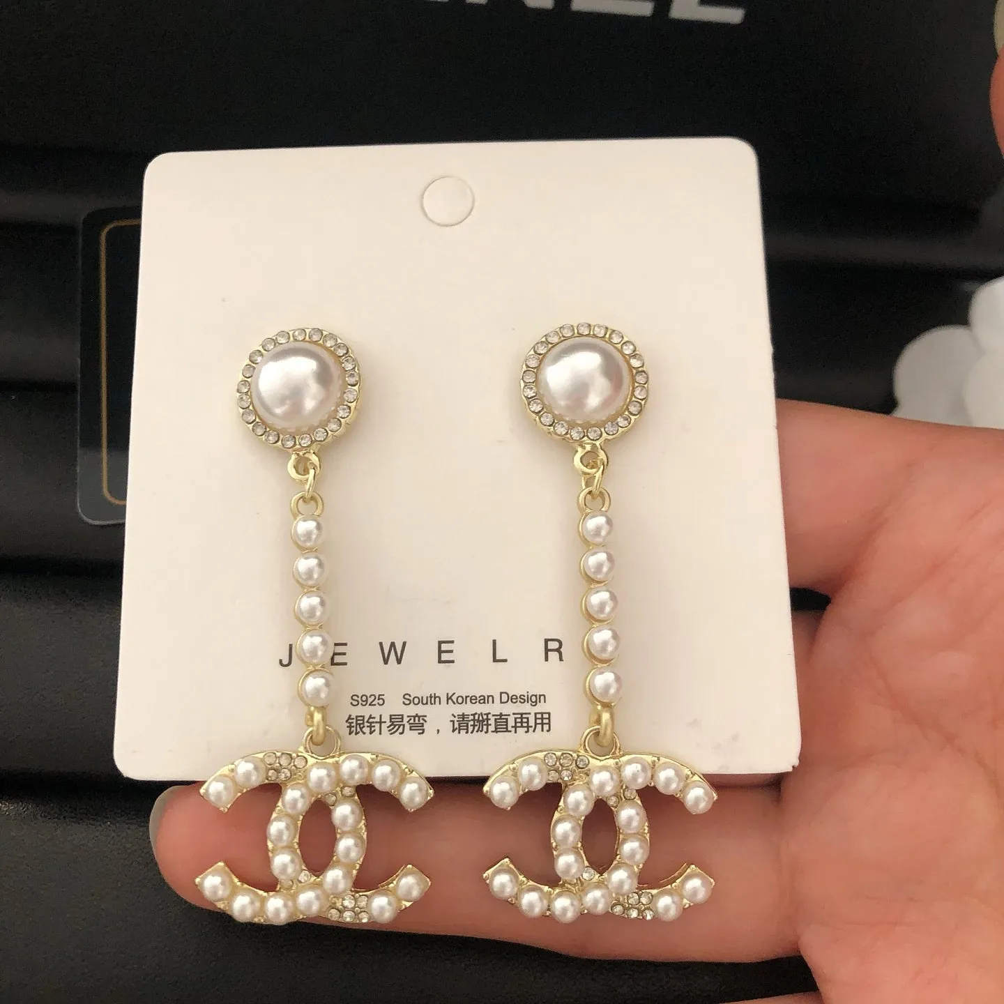 Luxurious pearl dangle earrings