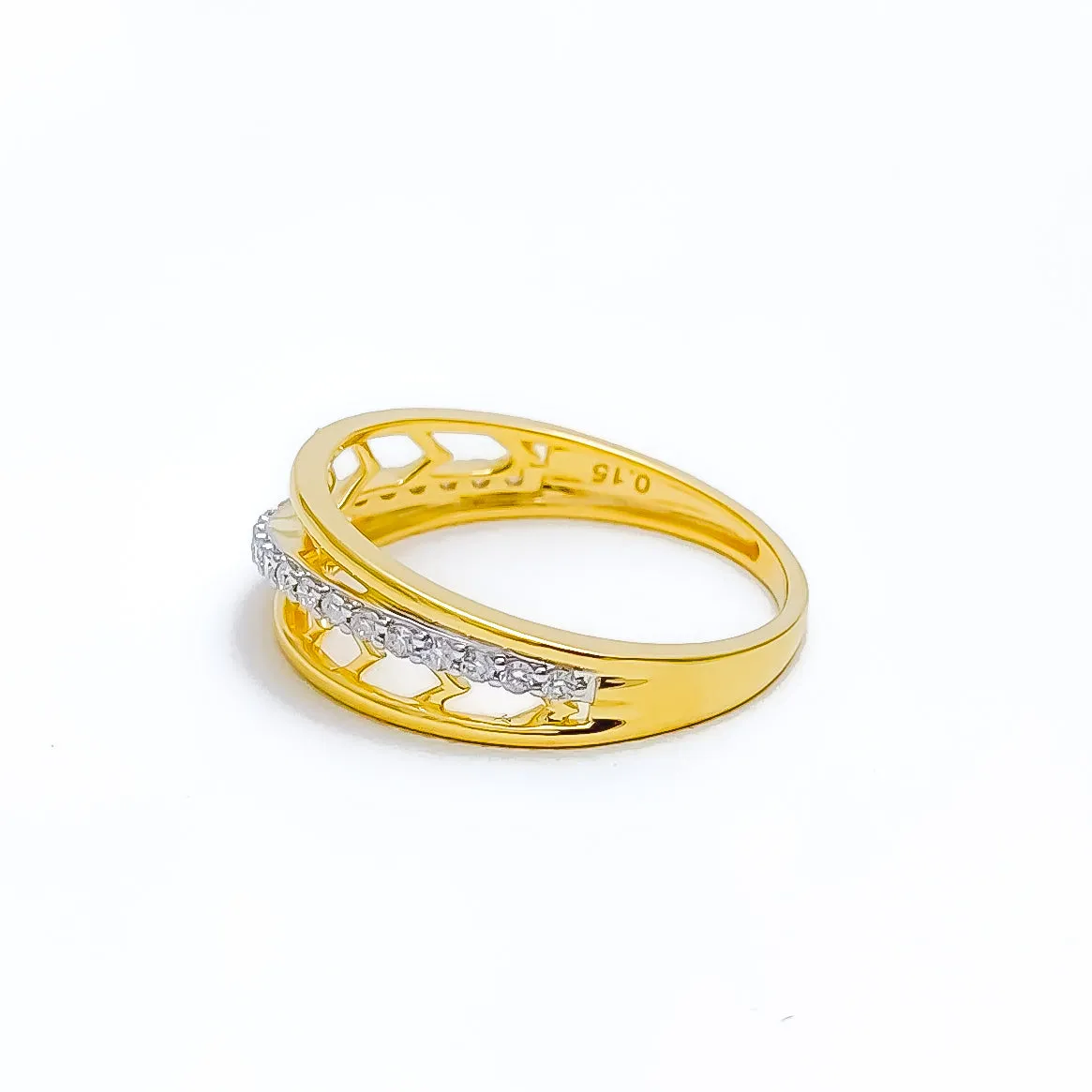 Ritzy Contemporary Diamond   18k Gold Ring