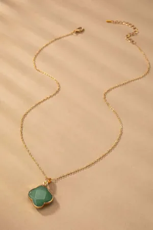 Semi-Precious Clover Shape Stone Pendant Necklace in Green