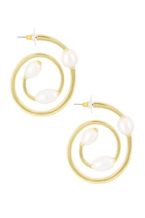 Spin Skater Earrings In Gold / Pearl