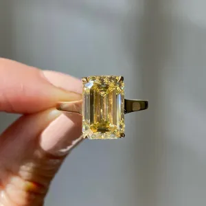 Stella (5.3ct) Emerald Moissanite Engagement Ring