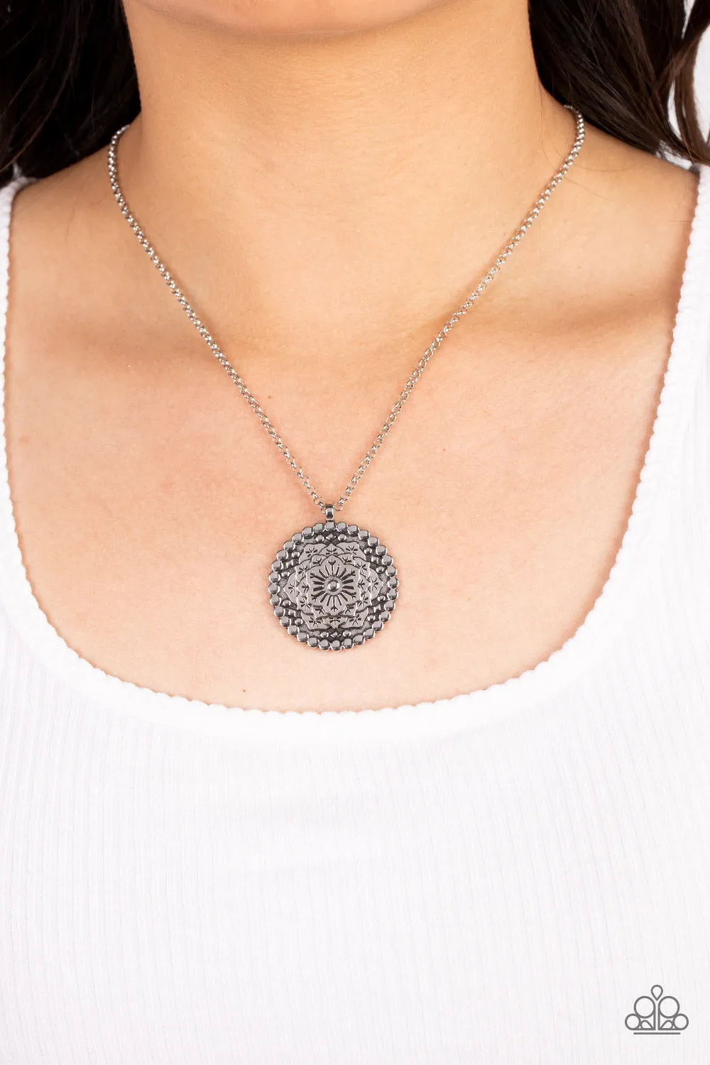 Summer HOMESTEAD - Silver Necklace