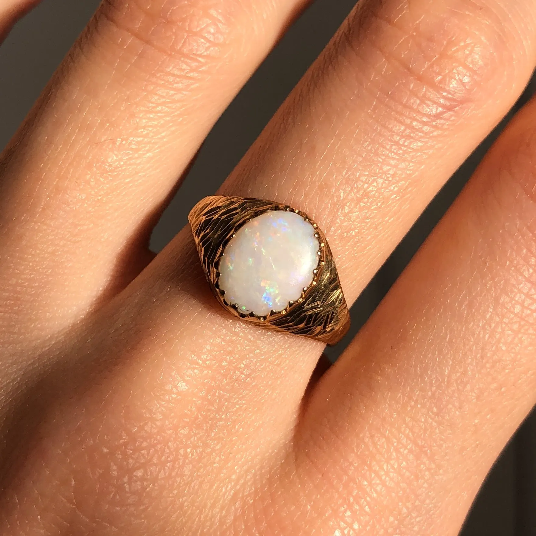 Vintage 9ct Gold Opal Solitaire Ring