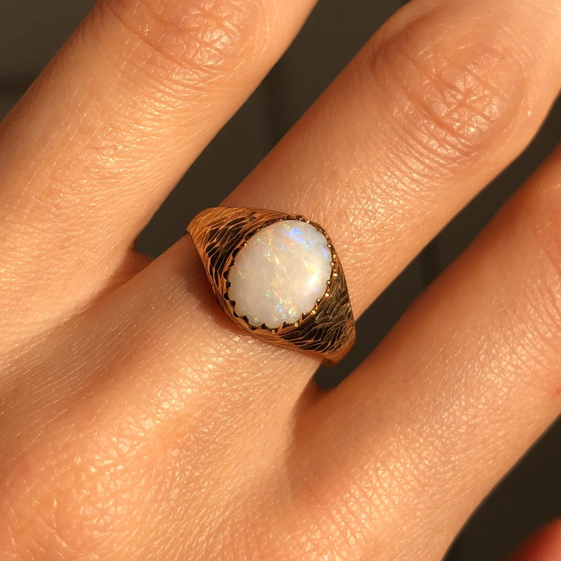 Vintage 9ct Gold Opal Solitaire Ring